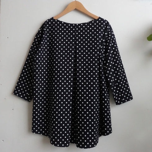 窓辺のdot blouse