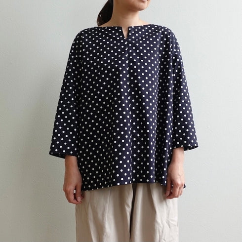 窓辺のdot blouse