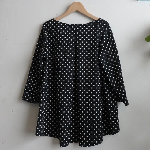 窓辺のdot blouse