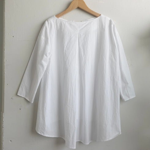 窓辺のblouse