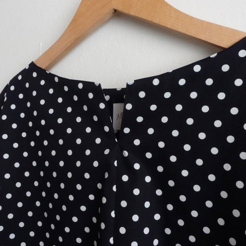 窓辺のdot blouse